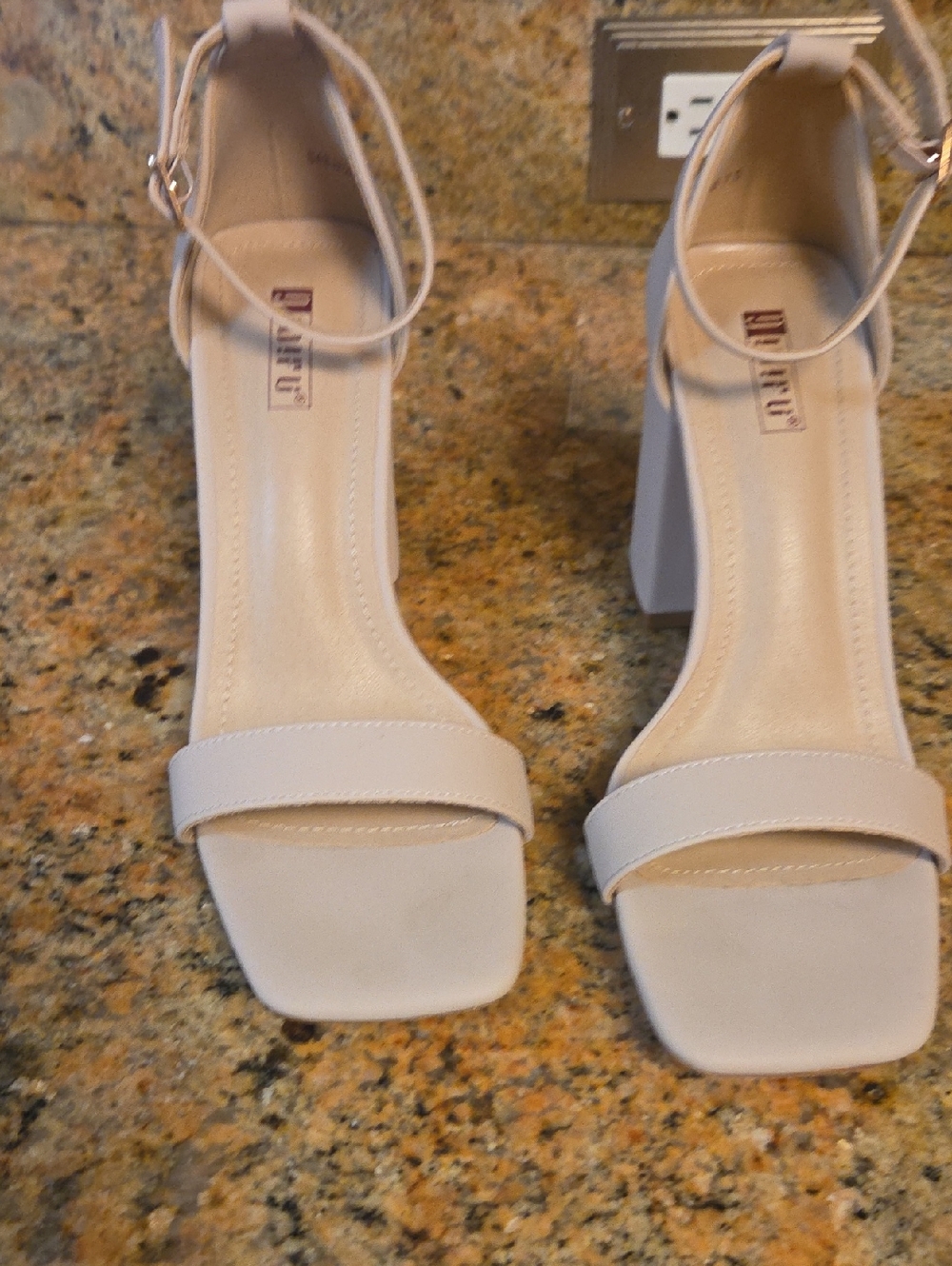 DV by Dolce Vita Neutral Square-Toe Ankle Strap Block Heels Size 7.5